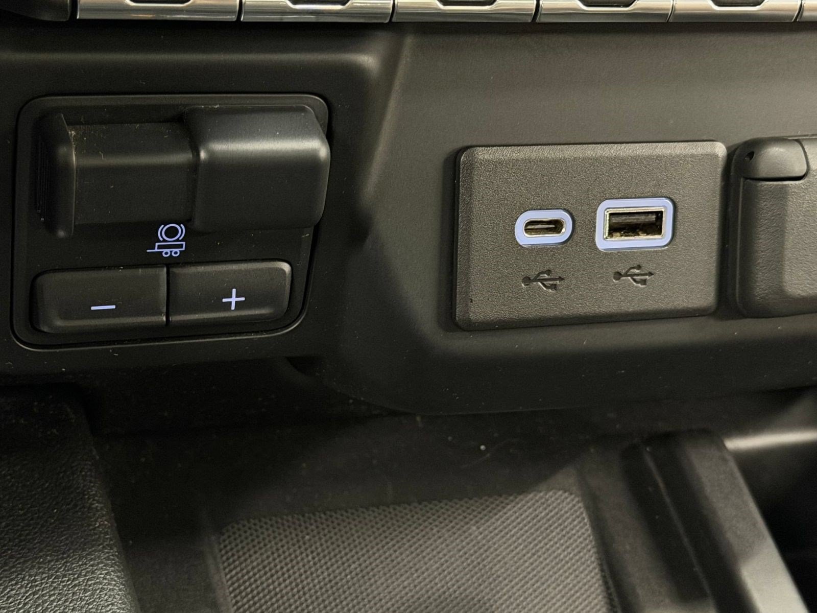 Used 2019 Chevrolet Silverado 1500 High Country w/ Technology Package AWD/4WD image 39