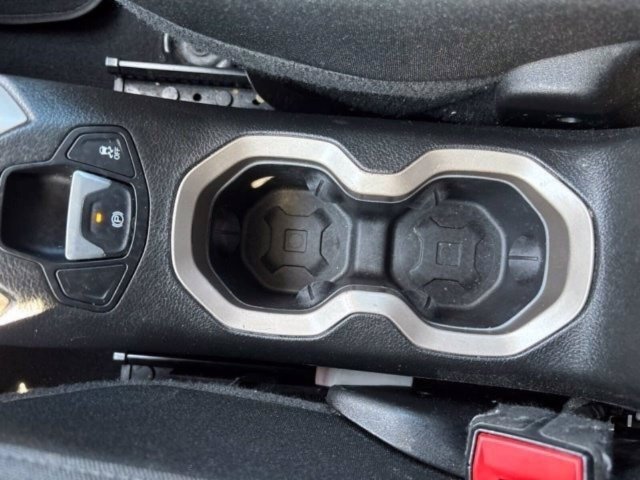 Used 2016 Jeep Renegade Latitude FWD image 26