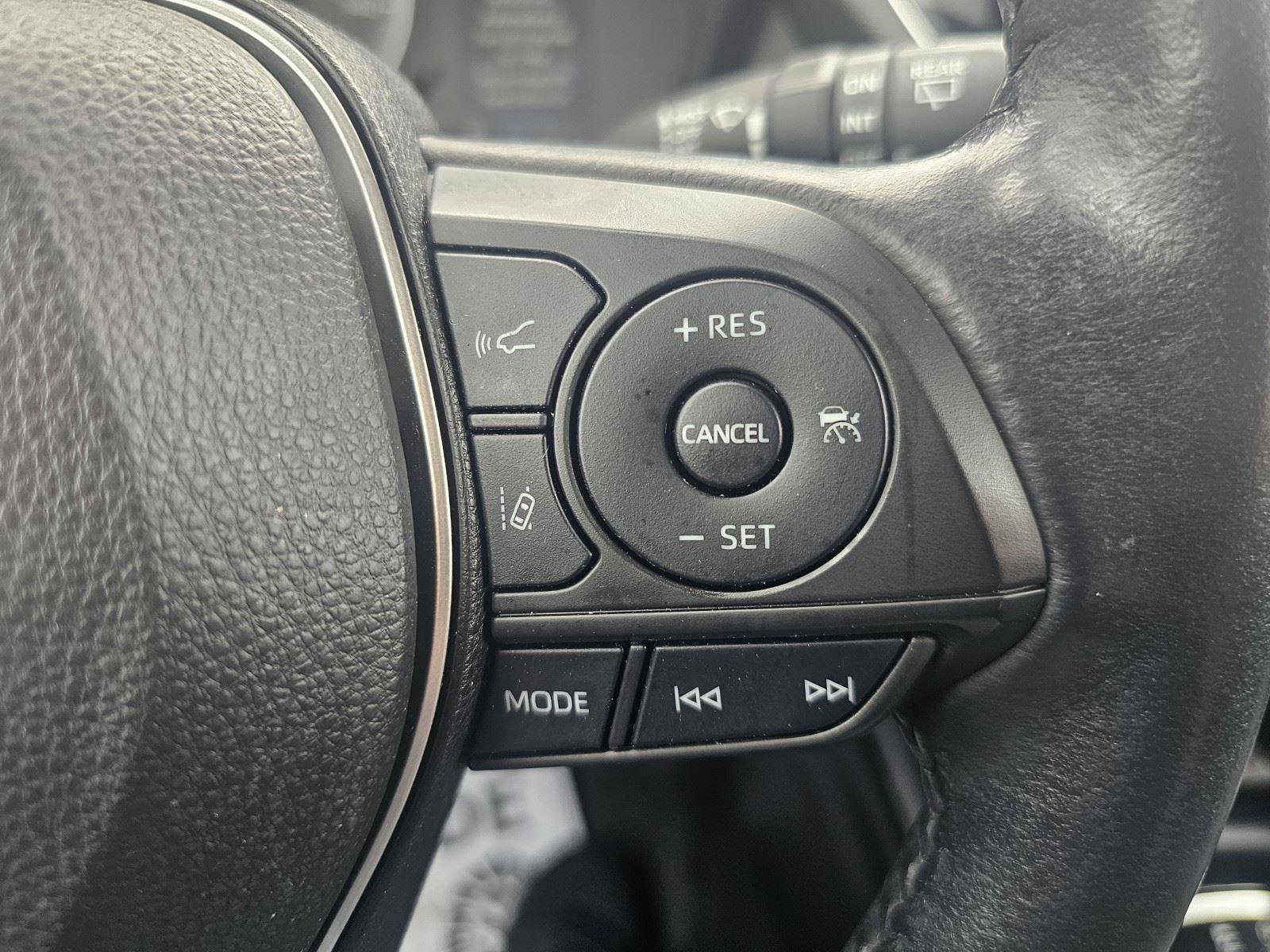 Used 2022 Toyota Corolla Cross LE image 46