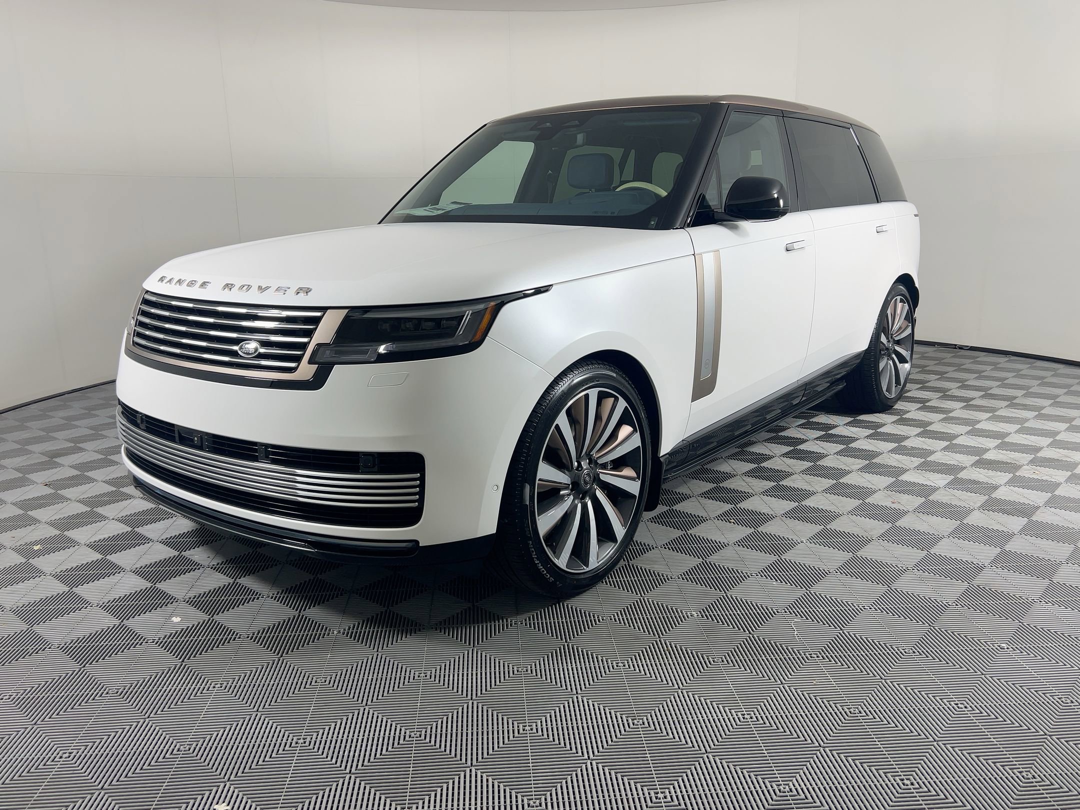 New 2025 Land Rover Range Rover SV
