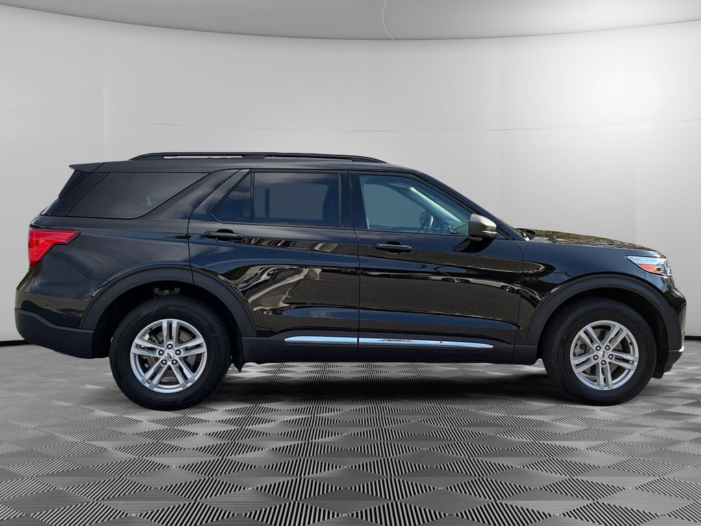 Used 2024 Ford Explorer XLT image 8