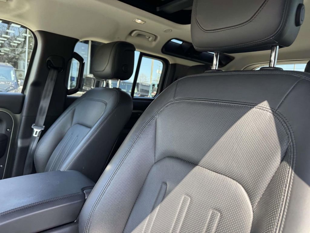 Used 2020 Land Rover Defender 110 SE image 15