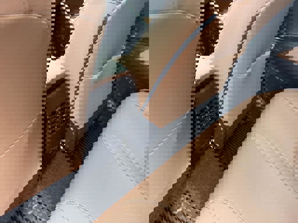 Used 2026 Toyota Corolla Cross XLE w/ Black Badges Package (TMS) image 15