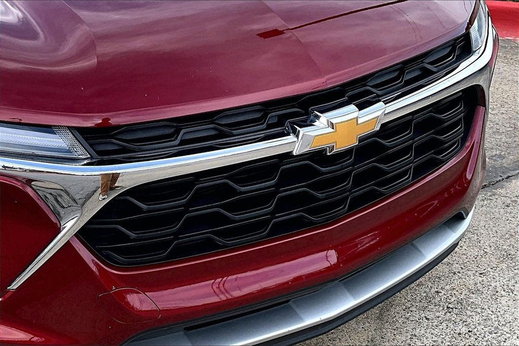 Used 2024 Chevrolet Trax LT w/ Sunroof Package image 31