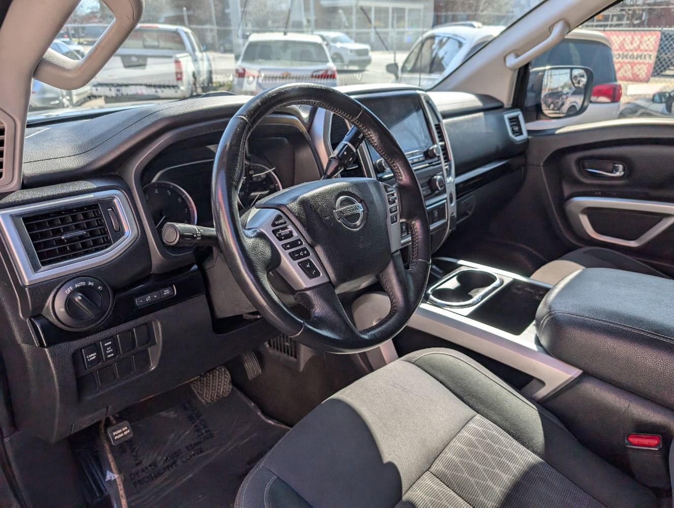 Used 2020 Nissan Titan SV w/ SV Convenience Package image 12
