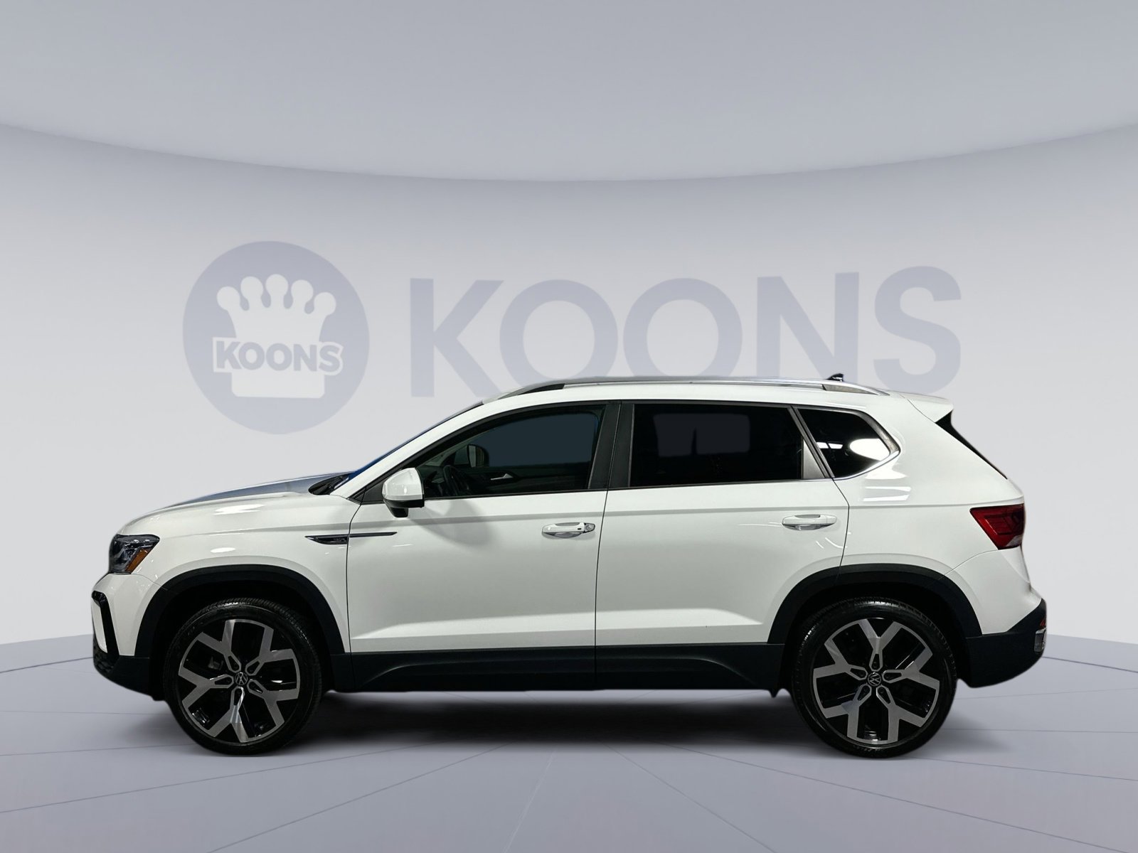 Used 2022 Volkswagen Taos SEL image 2