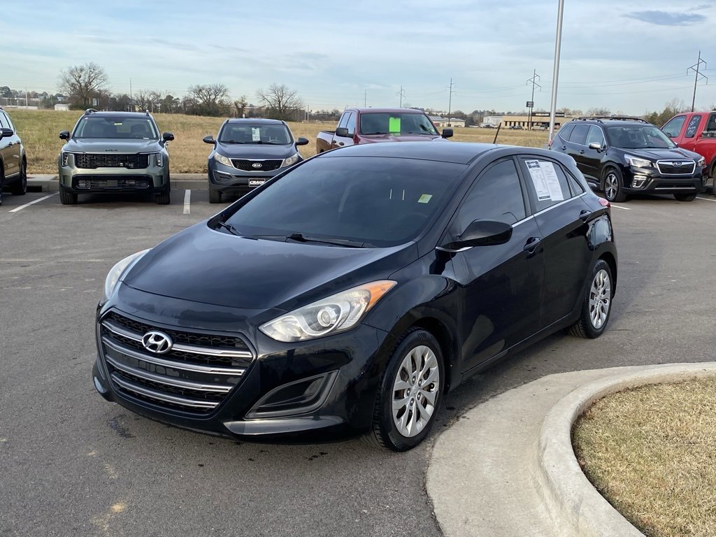 Used 2016 Hyundai Elantra GT image 3