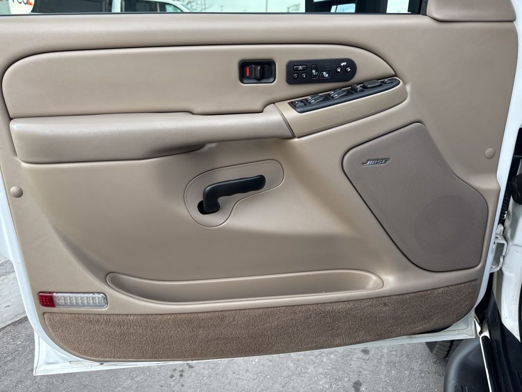 Used 2004 Chevrolet Suburban 2500 LT w/ Preferred Equipment Group image 13