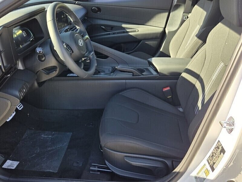 New 2026 Hyundai Elantra SEL Sport FWD image 5