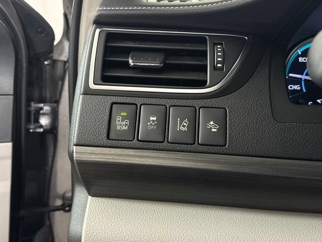 Used 2017 Toyota Camry XLE w/ Moonroof Package FWD image 28