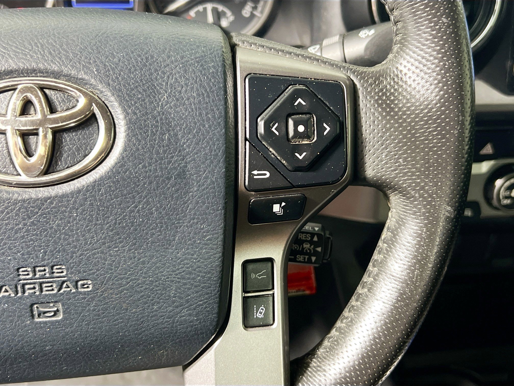 Used 2020 Toyota Tacoma SR5 RWD image 19