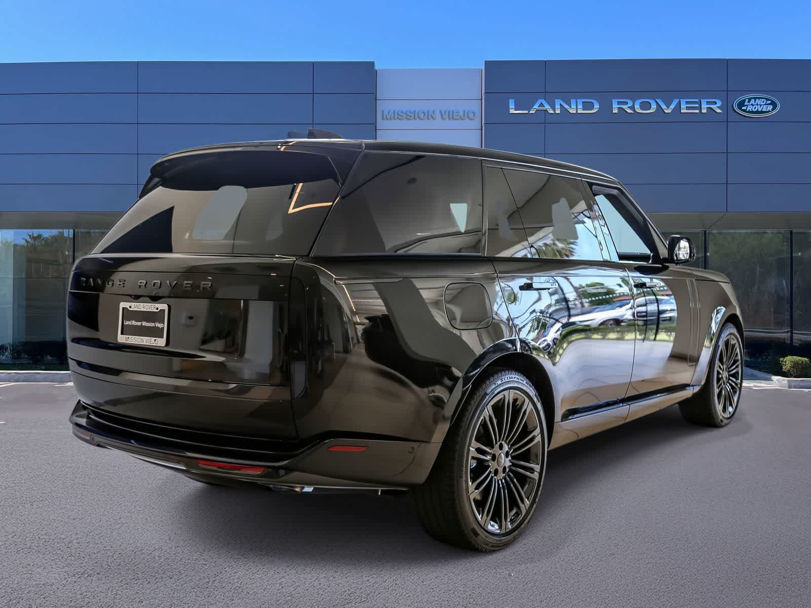 New 2026 Land Rover Range Rover Long Wheelbase SE AWD/4WD image 4