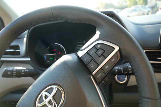Used 2023 Toyota Sienna XLE FWD image 28