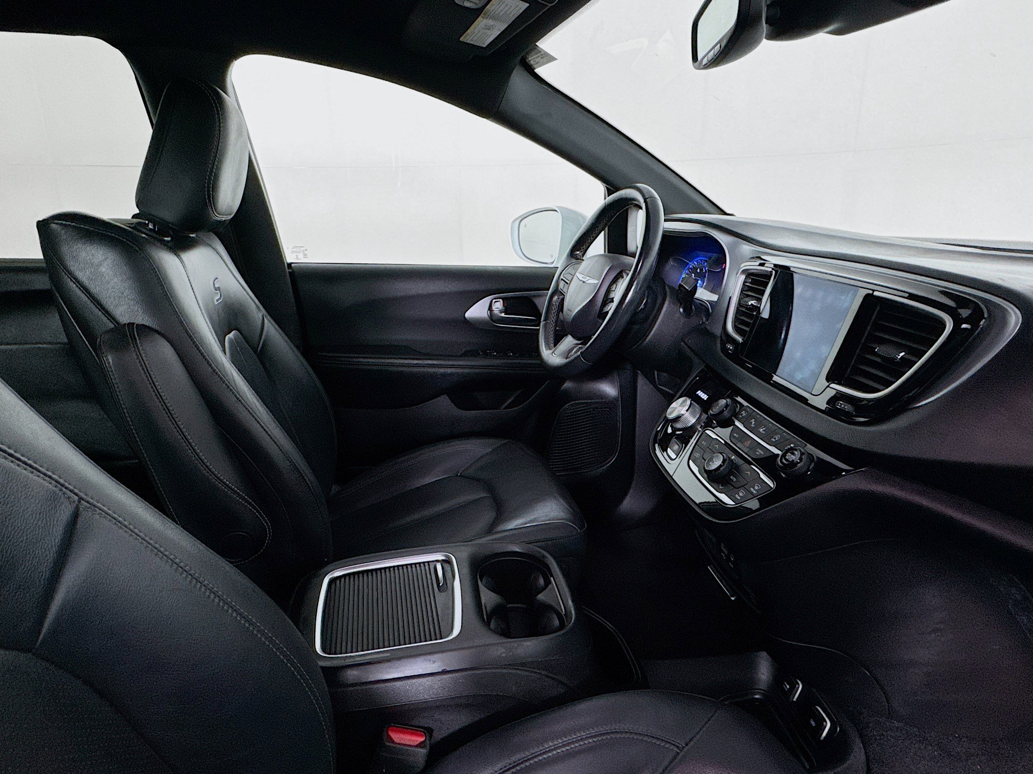 Used 2020 Chrysler Pacifica Touring-L Plus FWD image 27