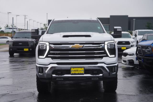 Used 2024 Chevrolet Silverado 2500 LTZ AWD/4WD image 3