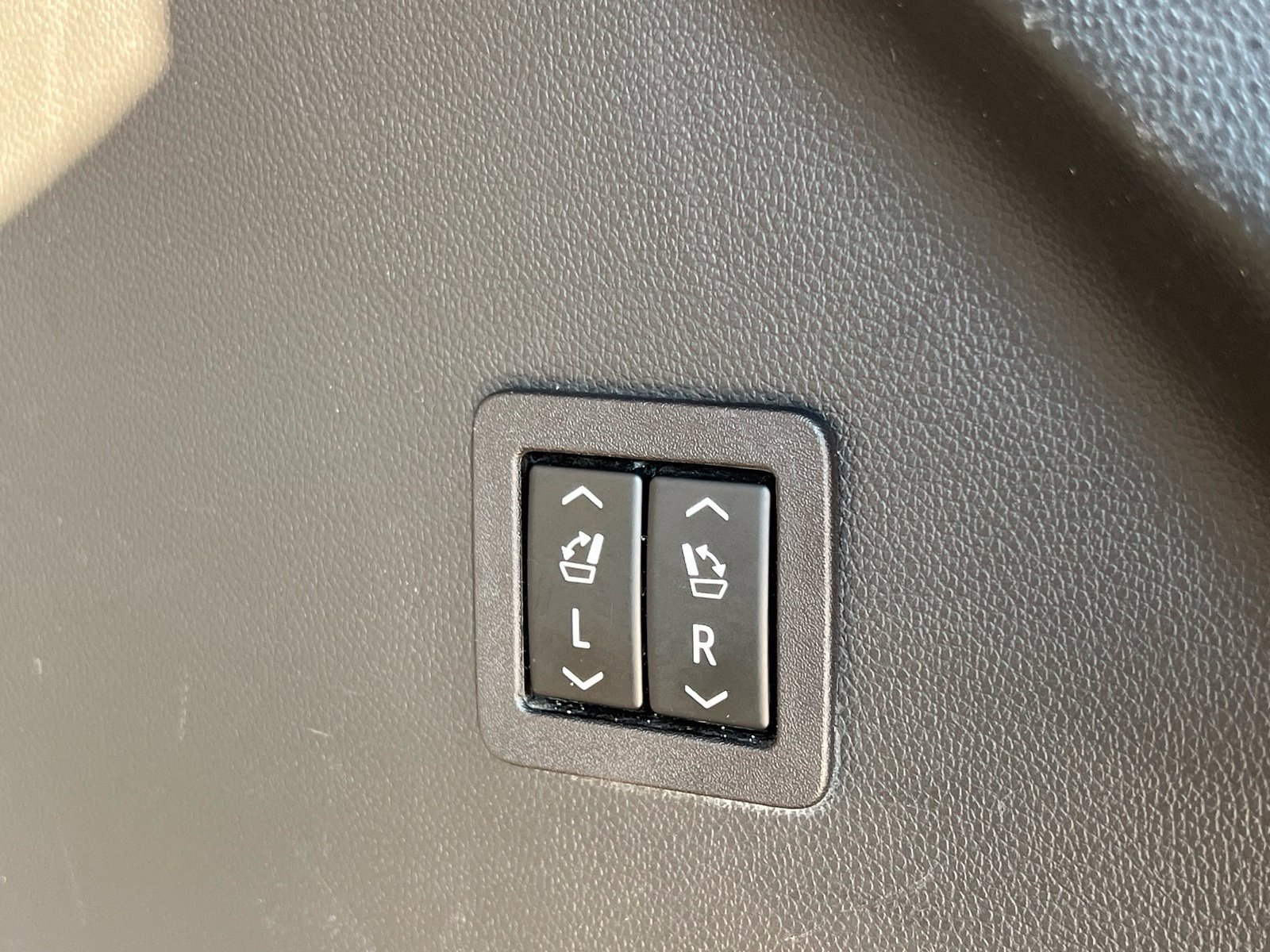 Used 2022 Buick Enclave Premium FWD image 17