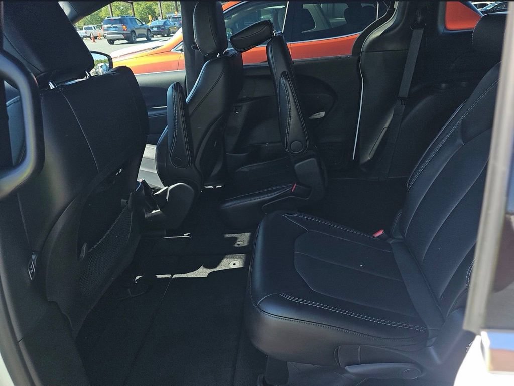 Used 2026 Chrysler Pacifica Select FWD image 5