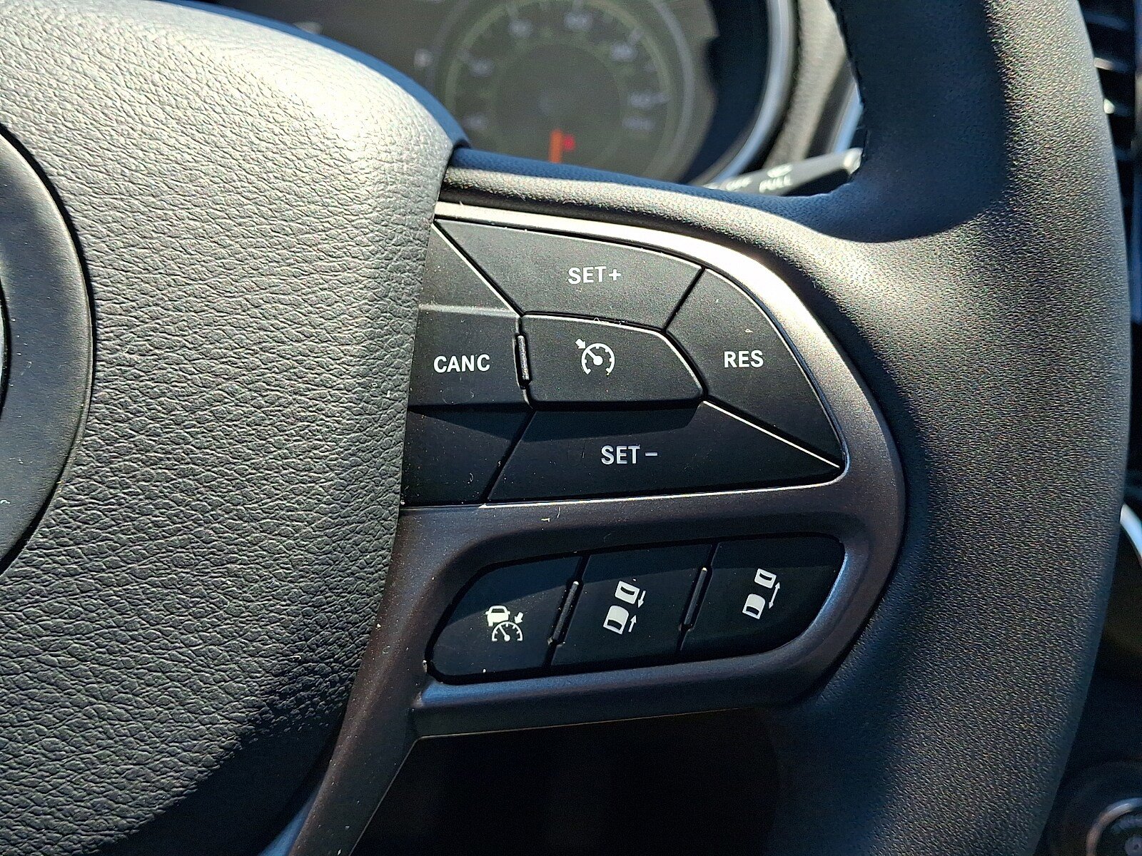 Used 2022 Jeep Cherokee Limited AWD/4WD image 21