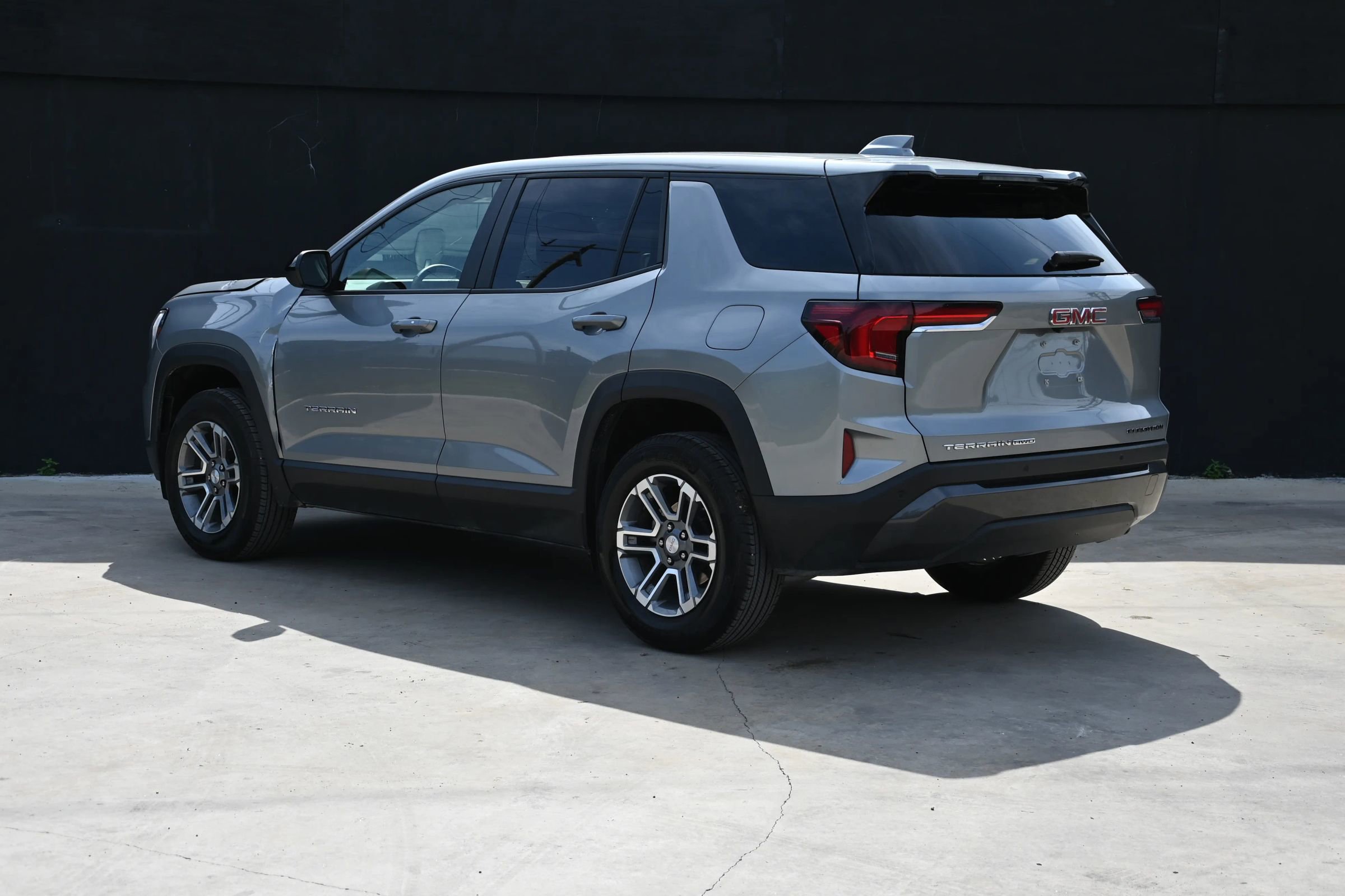 Used 2025 GMC Terrain Elevation AWD/4WD image 3