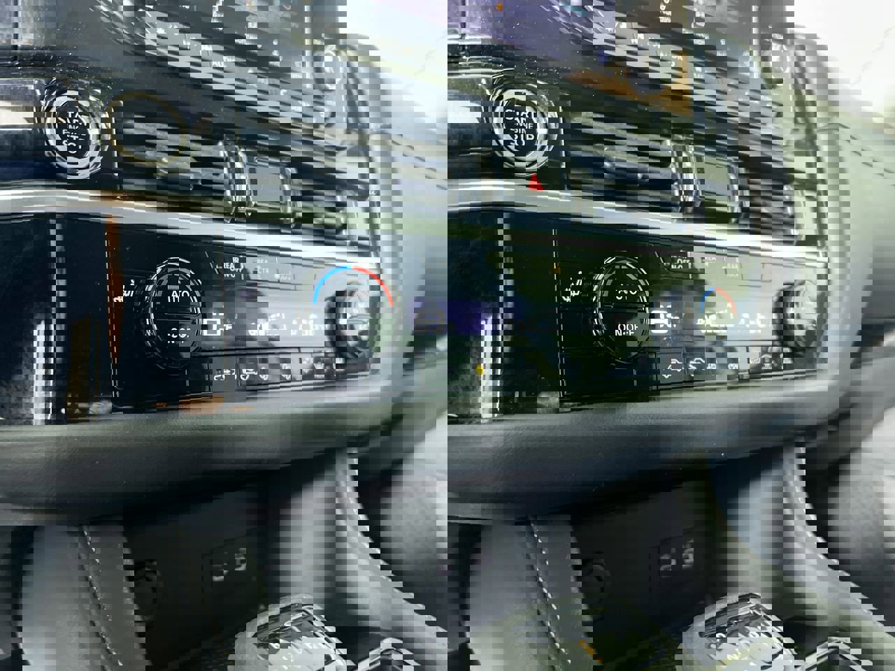 Used 2024 Nissan Pathfinder SV image 24