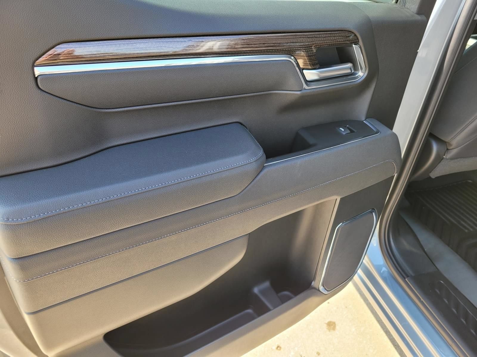 New 2026 Chevrolet Silverado 1500 LT w/ Texas Edition Plus RWD image 7