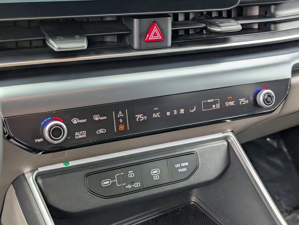 Used 2025 Kia Carnival FWD image 29