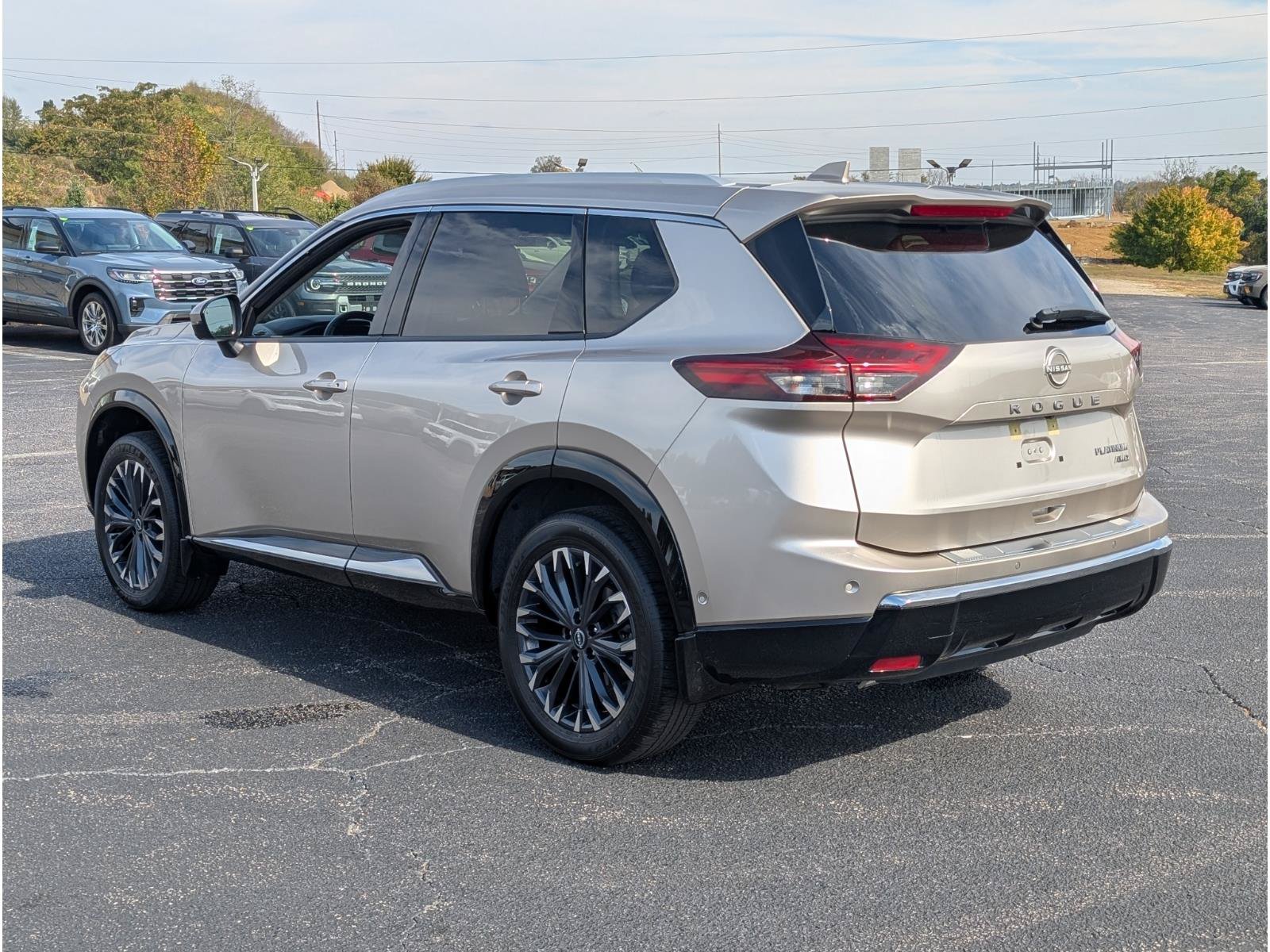 Used 2024 Nissan Rogue Platinum AWD/4WD image 5