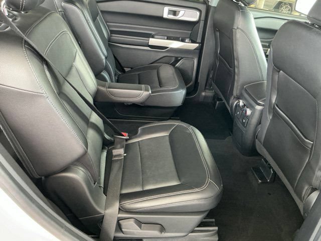 Used 2022 Ford Explorer Limited w/ Equipment Group 301A AWD/4WD image 21