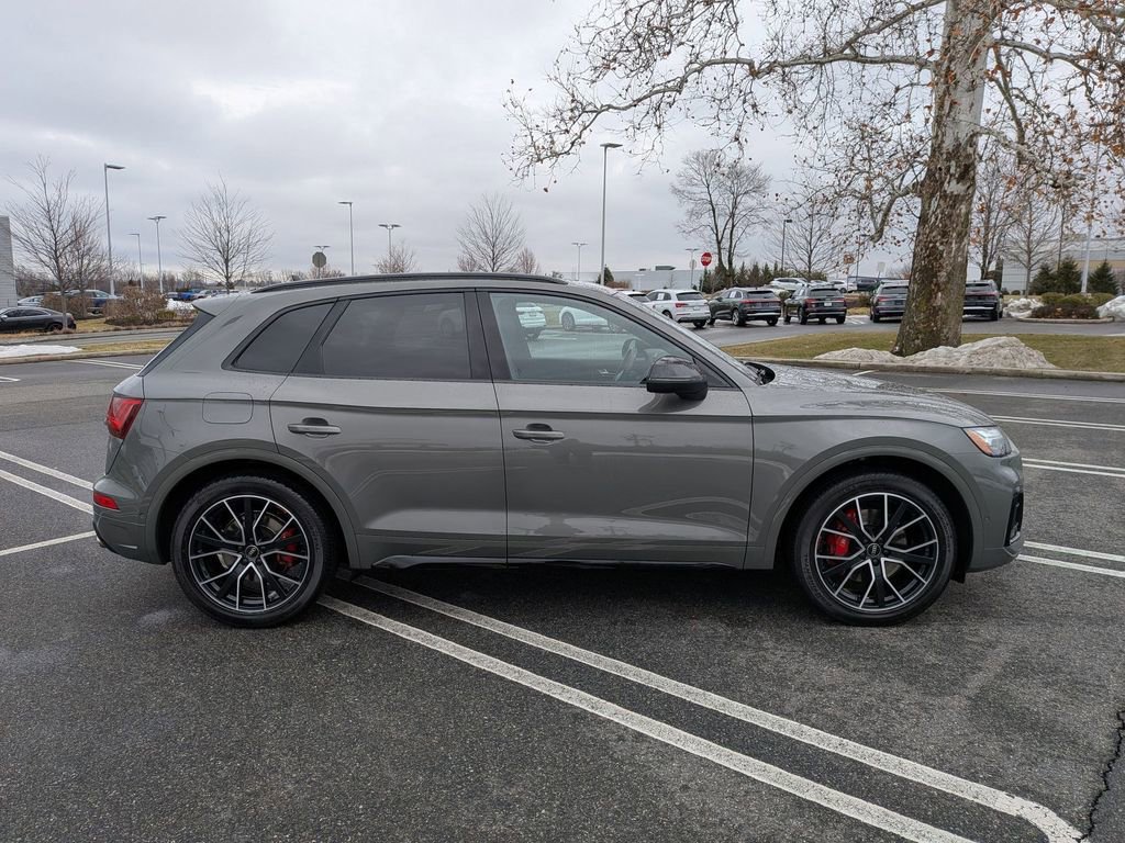 Used 2024 Audi SQ5 Prestige w/ Prestige Package image 8