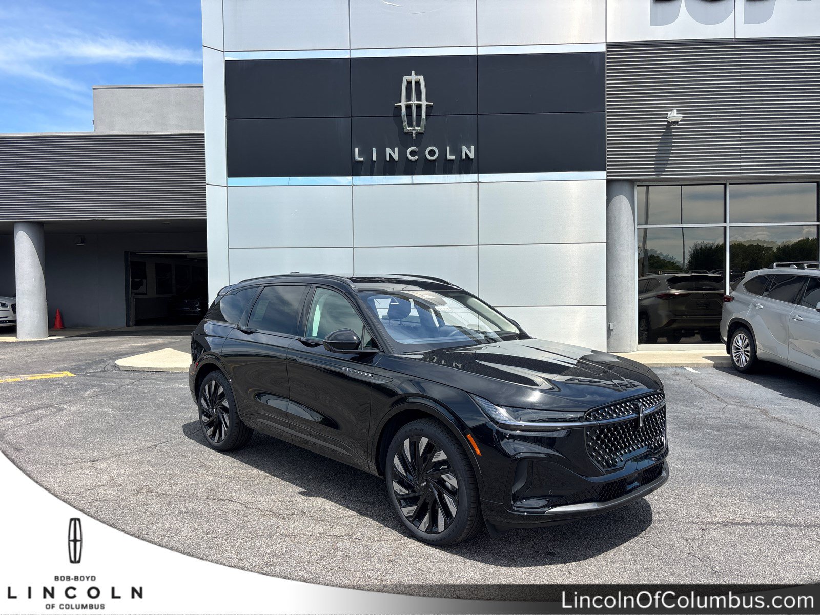 New 2026 Lincoln Nautilus Reserve w/ Jet Appearance Package AWD/4WD image 1