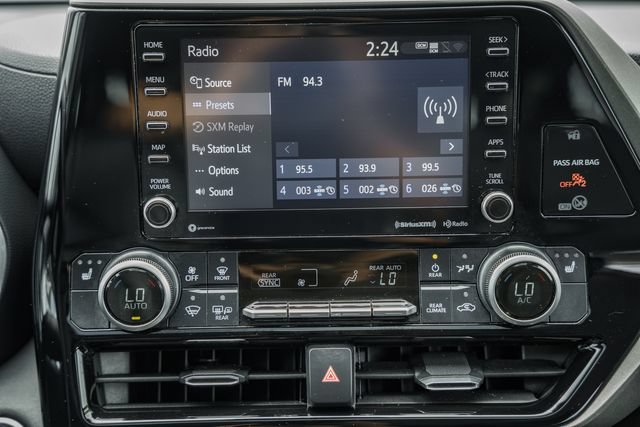 Used 2020 Toyota Highlander XLE AWD/4WD image 21