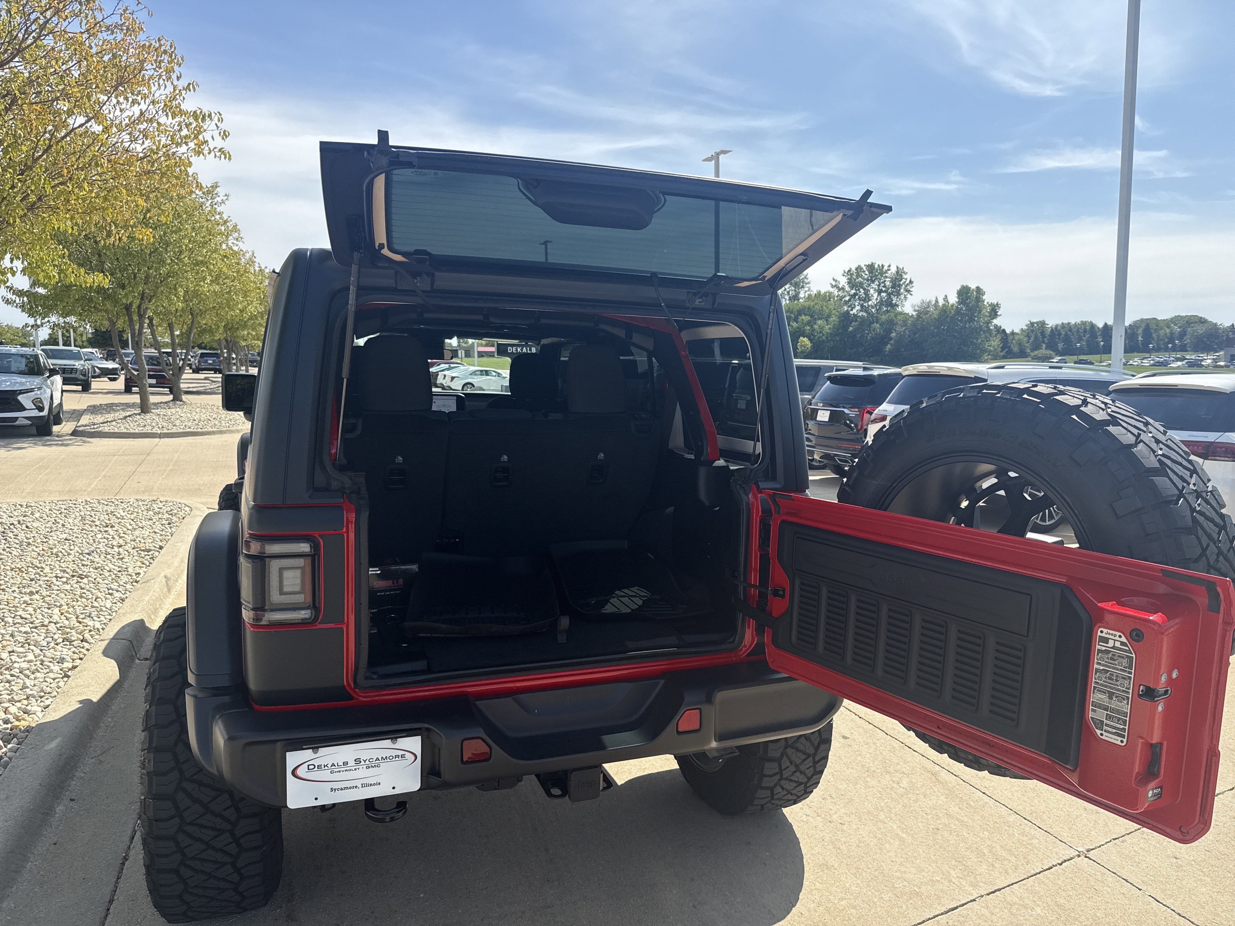 Used 2024 Jeep Wrangler Unlimited Sport AWD/4WD image 6