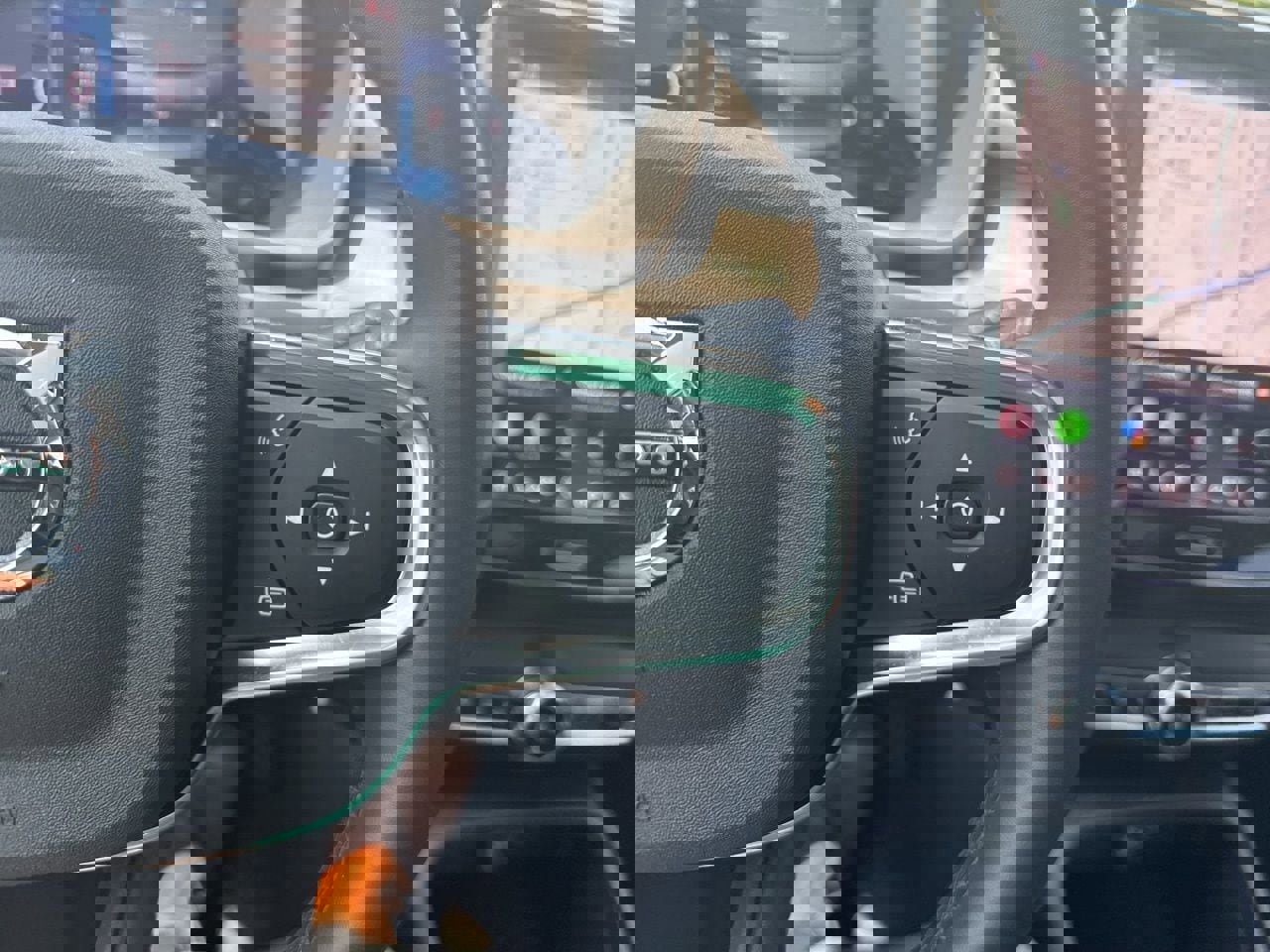 Certified 2023 Volvo XC40 B5 Plus image 22