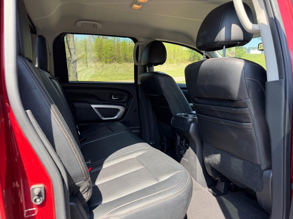 Used 2017 Nissan Titan SL image 10