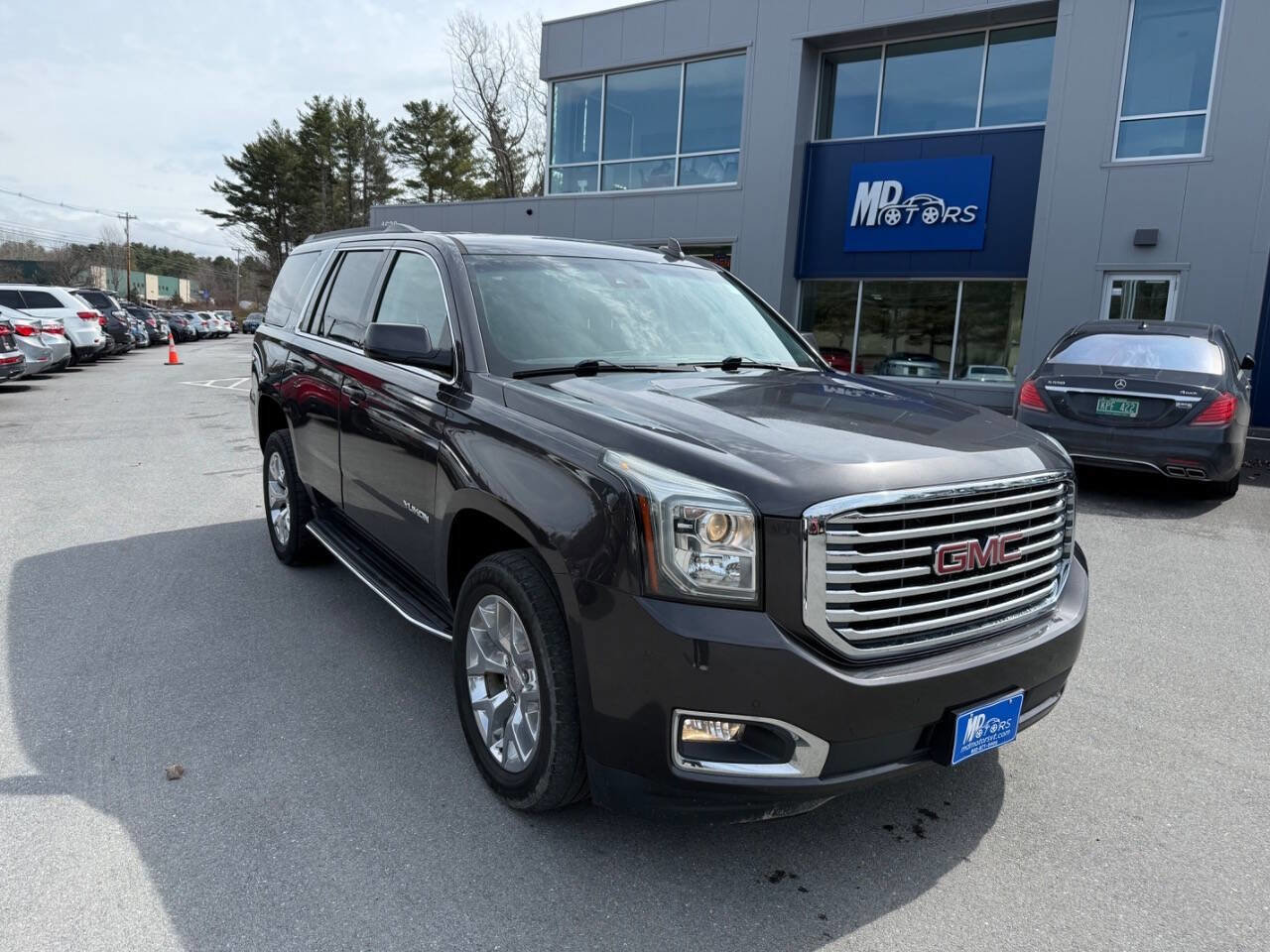 Used 2017 GMC Yukon SLE w/ SLE Value Package AWD/4WD image 4