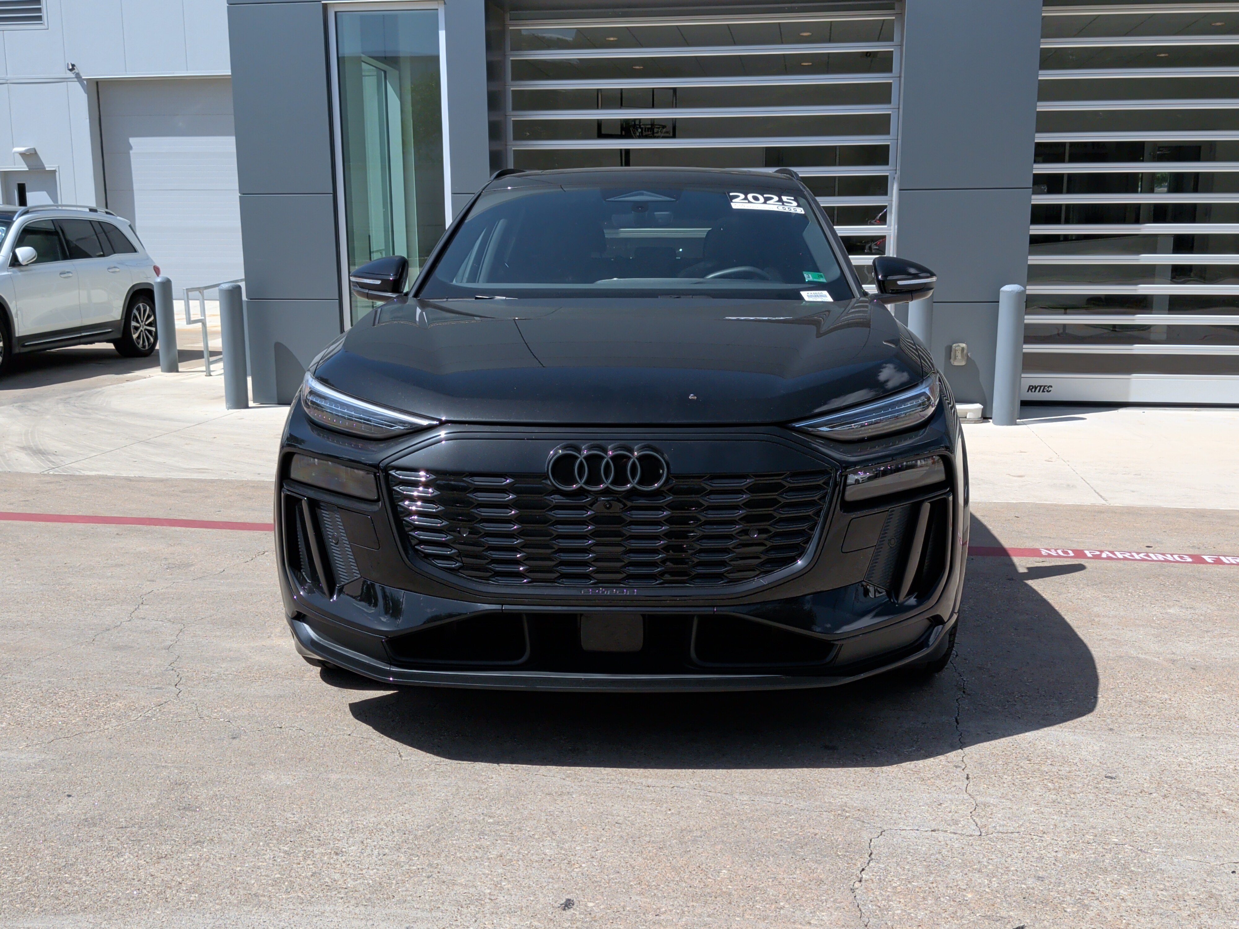 Certified 2025 Audi SQ6 e-tron Prestige w/ Black Optic Package AWD/4WD image 3