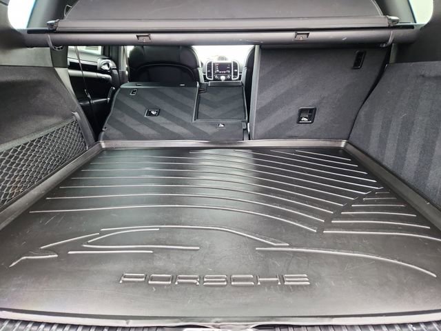 Used 2018 Porsche Cayenne Platinum Edition image 33