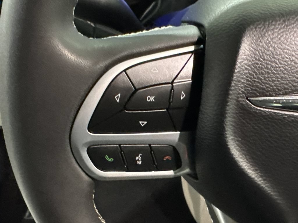Used 2024 Chrysler Pacifica Limited FWD image 5