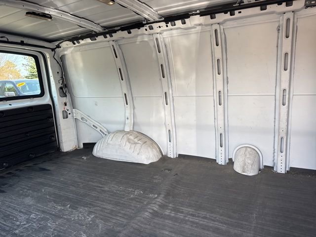 Used 2016 GMC Savana 3500 image 24