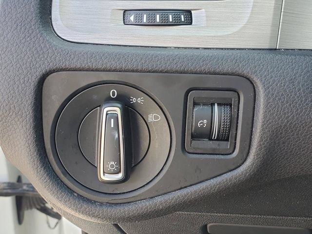 Used 2015 Volkswagen Golf S FWD image 13
