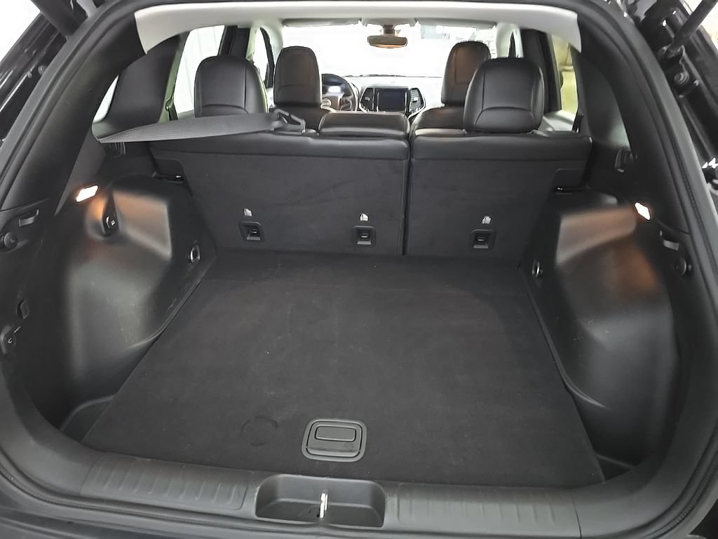 Used 2019 Jeep Cherokee Limited AWD/4WD image 12
