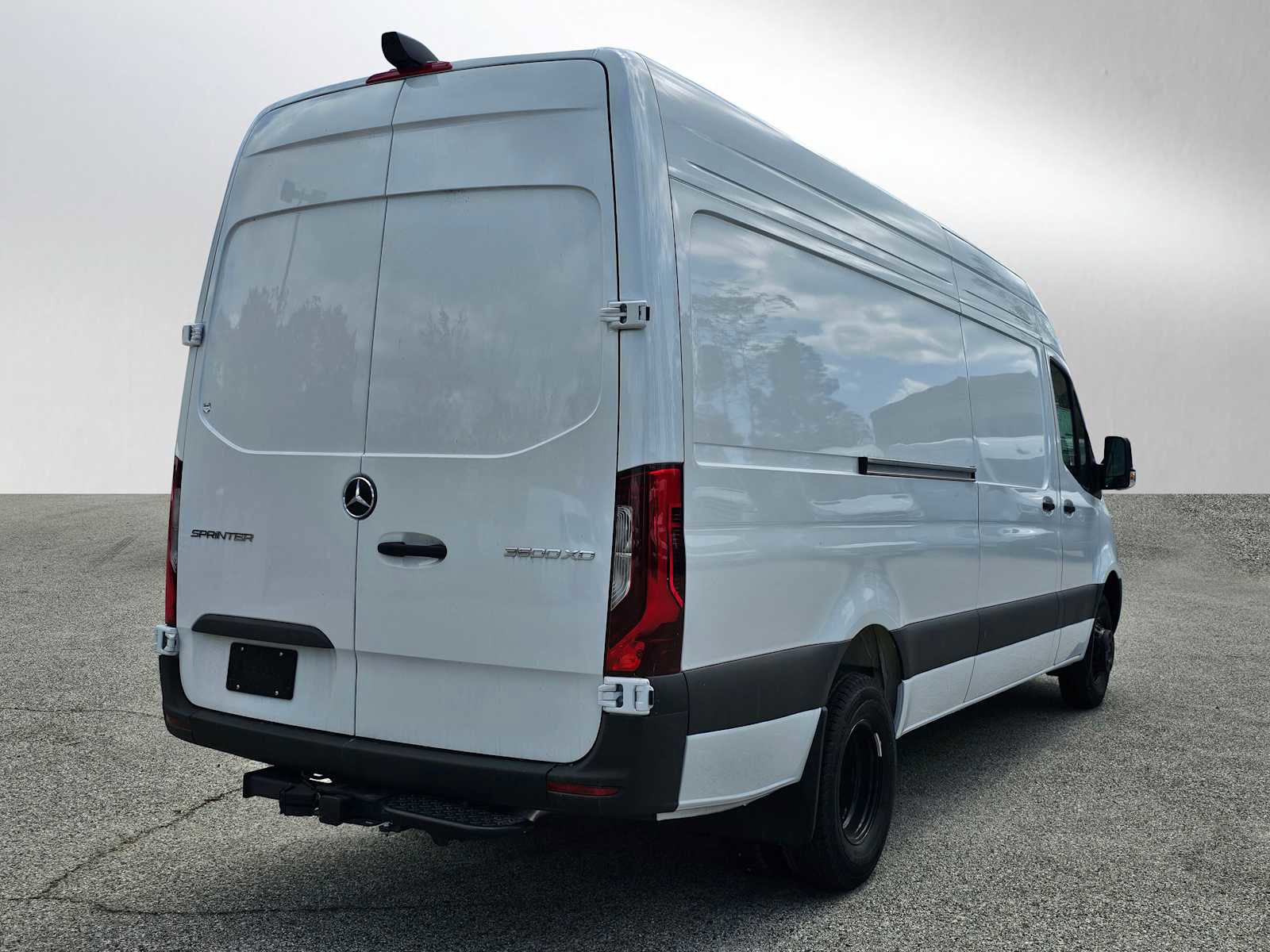 Used 2024 Mercedes-Benz Sprinter 3500 image 8