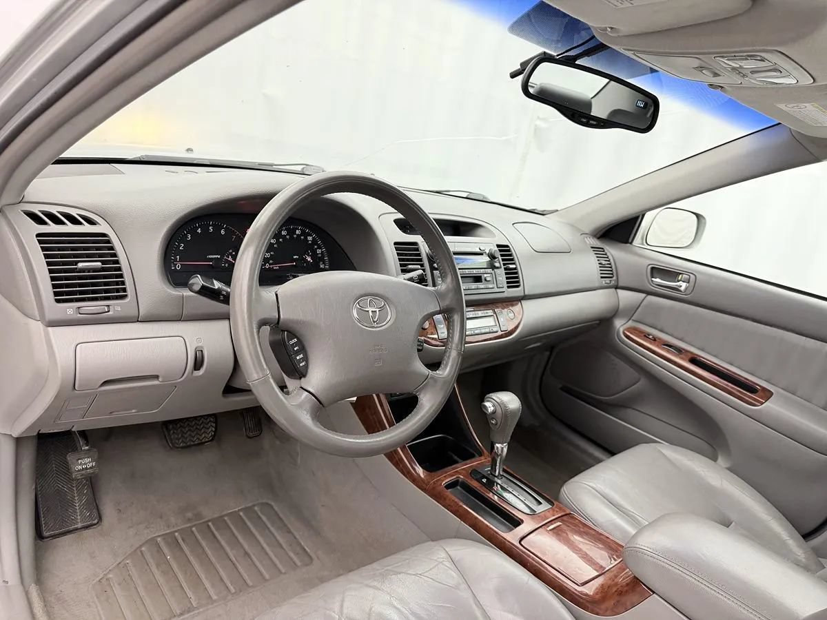Used 2002 Toyota Camry LE FWD image 5