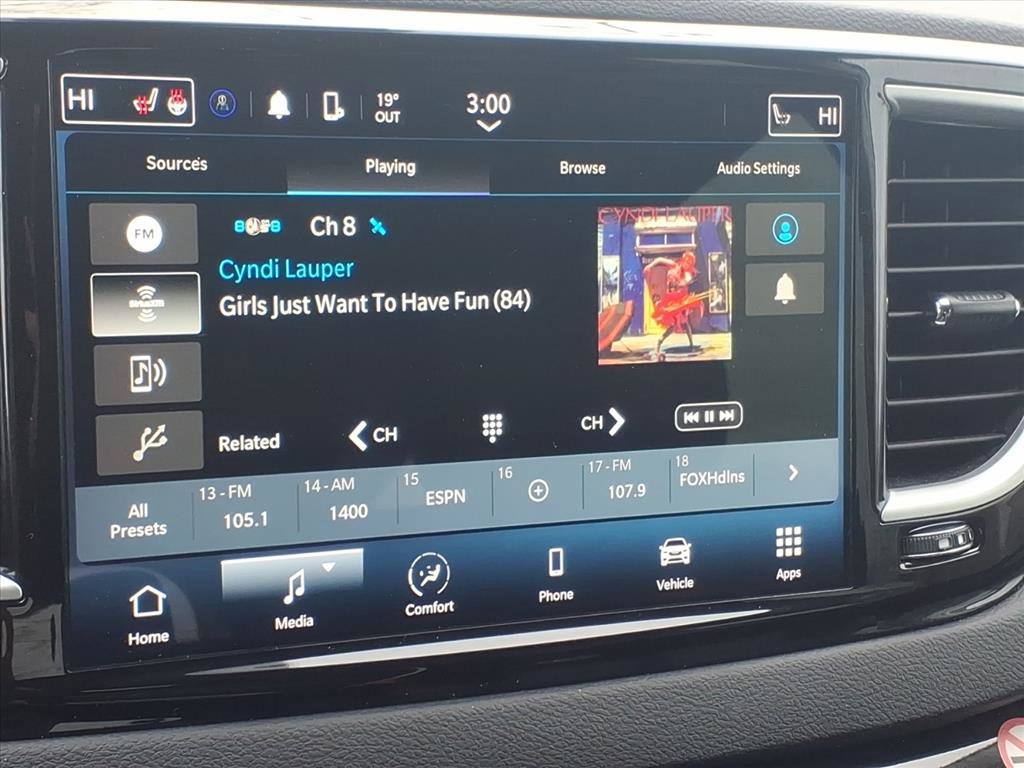 Used 2024 Chrysler Pacifica Touring-L image 9