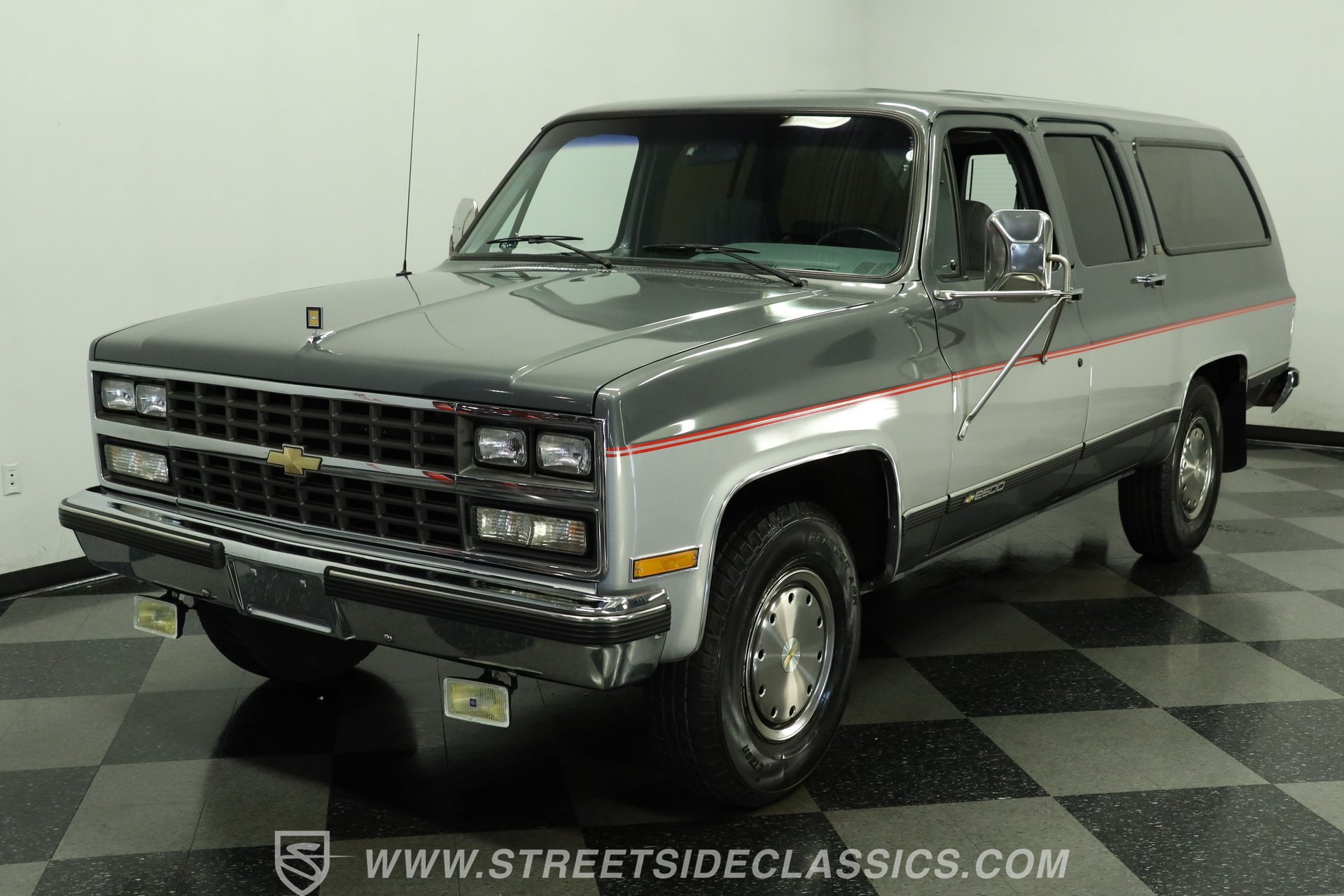 Used 1990 Chevrolet Suburban 2500 RWD image 18