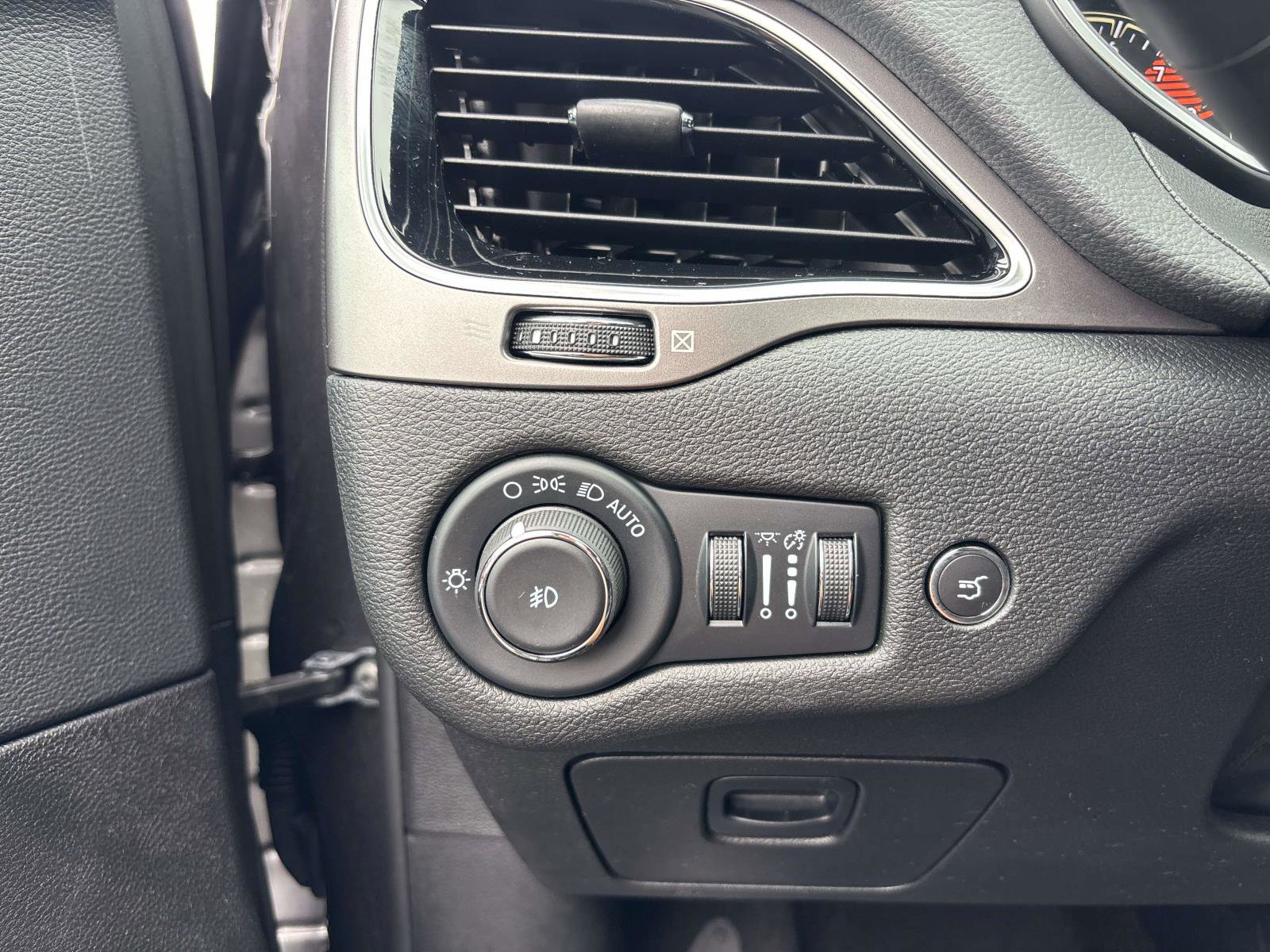 Certified 2022 Jeep Cherokee Limited w/ Elite Package image 20