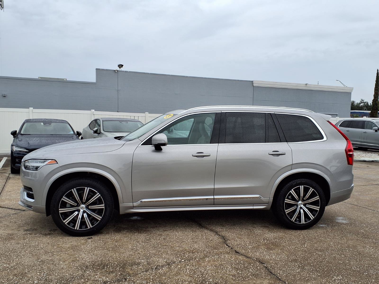 Used 2025 Volvo XC90 B5 Core w/ Protection Package Premier AWD/4WD image 4