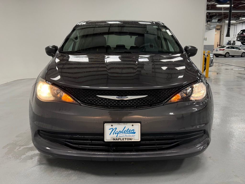 Used 2017 Chrysler Pacifica Touring image 6