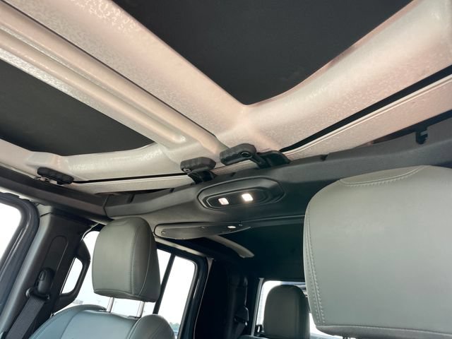 Used 2025 Jeep Gladiator Mojave AWD/4WD image 28