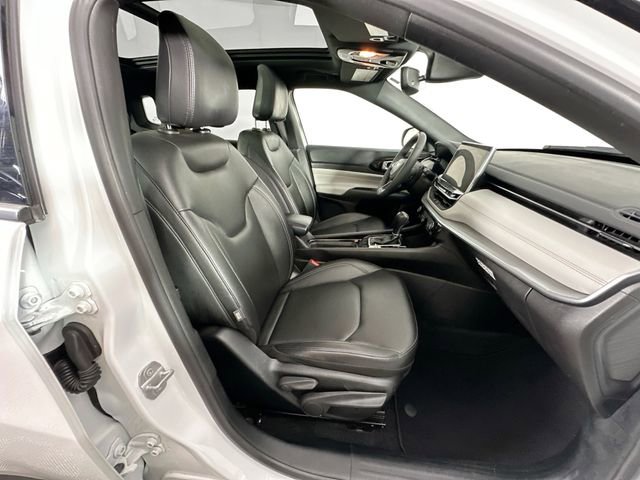 Used 2025 Jeep Compass Limited w/ Sun & Sound Group image 28